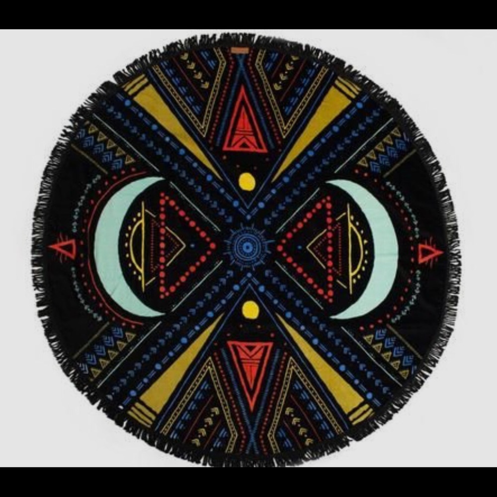 Pura Vida geometric round towel